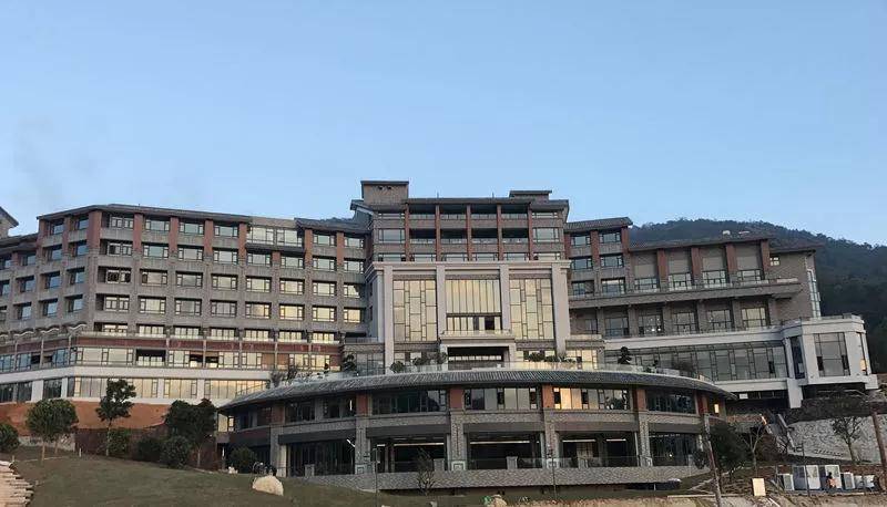 【国庆早鸟一价全包】住进茶海“森”呼吸！￥999元起住新兴翔顺象窝酒店-山景房，含双人早晚餐+象窝生态园大门票+往返缆车+云泉谷汤泉+茶园观光+赠送茶叶