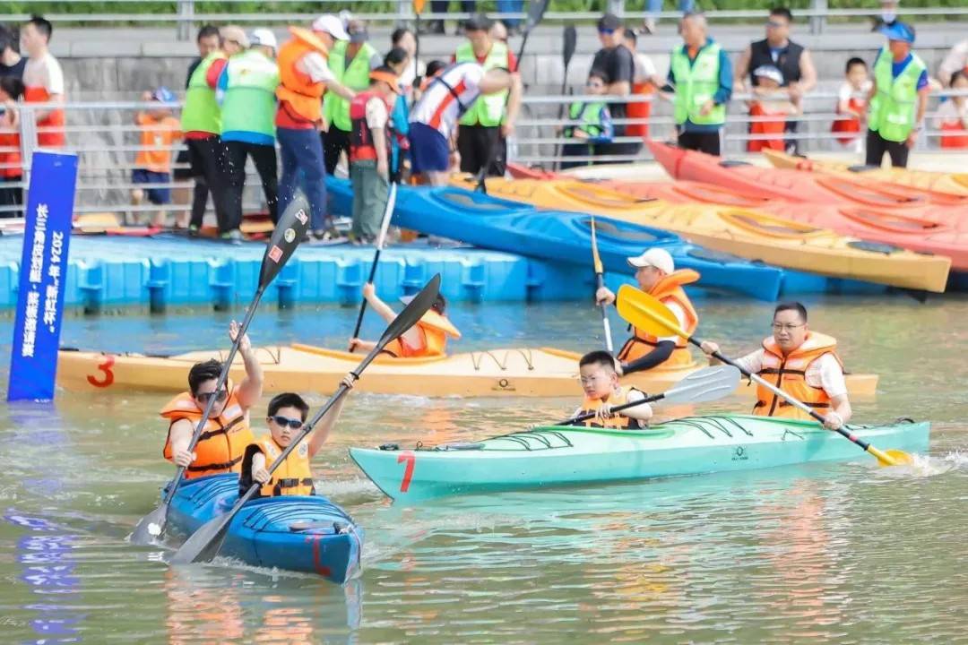 【双早双晚＂亲子桨板挑战赛】端午专场一口价￥599元住佛山南海桃园枫丹白鹭酒店舒适客房，奢叹2大2小自助早餐+套餐/东南亚主题自助晚餐，体验2大1小水上总动员·亲子桨板挑战赛...无限次畅享天然泳池
