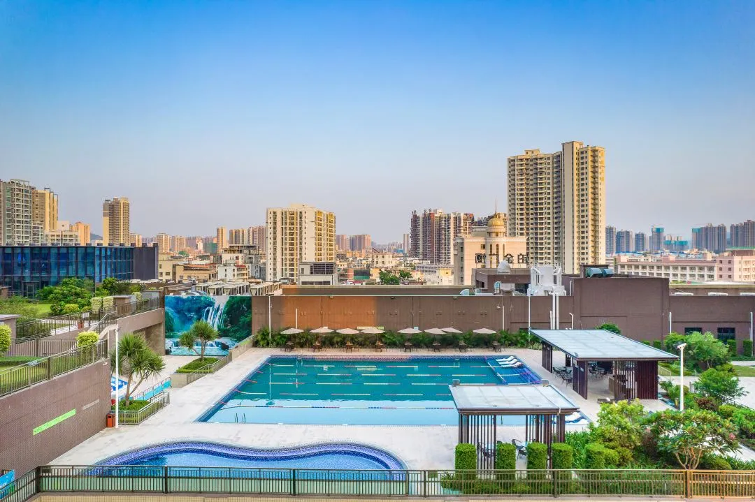 【国庆中秋一口价】￥588住惠州惠阳裕华铂金酒店豪华房，含双人自助早餐+海鲜自助晚餐+户外泳池+健身房~打卡淡水老城、三太子宫、亚公顶森林公园等