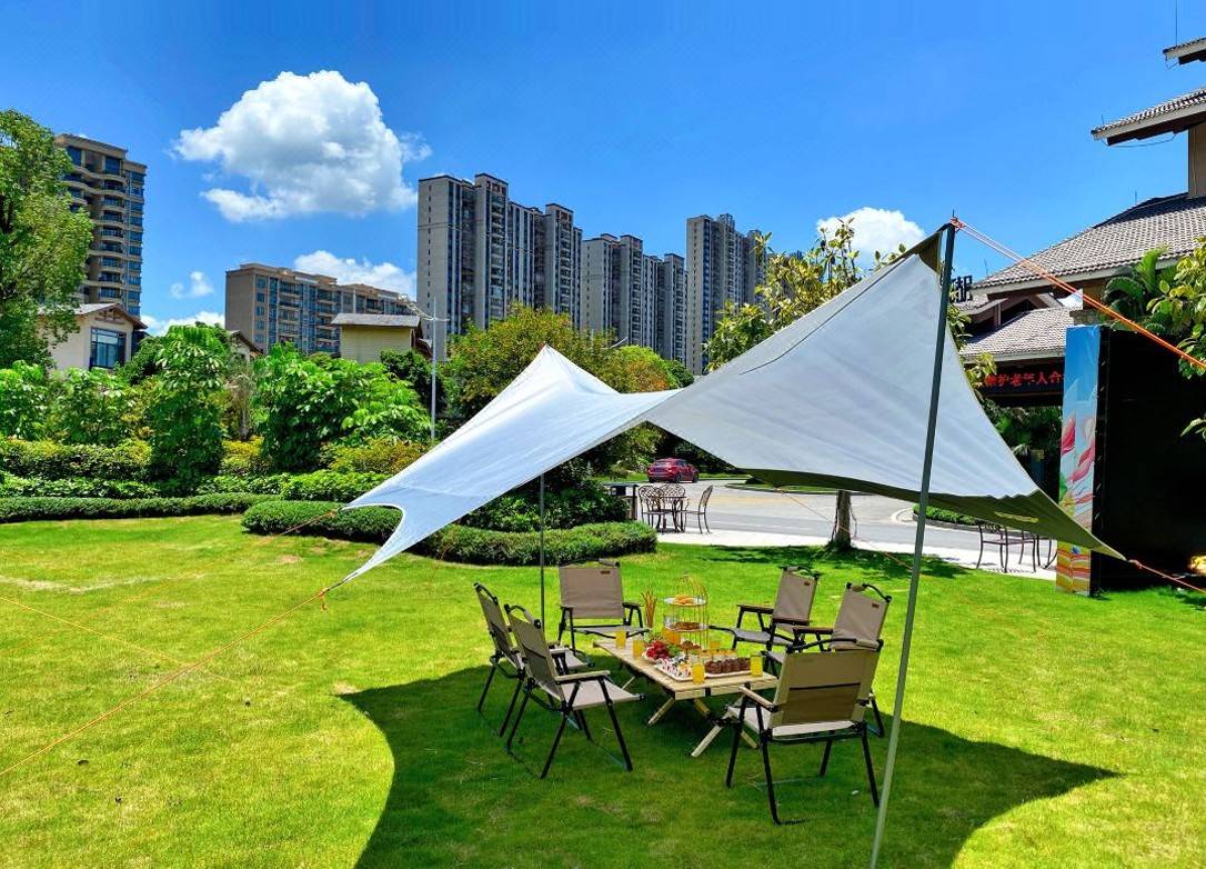【露营美食游＂一口价】￥498元抢鹤山天麓湖凤凰酒店园景房，2大2小自助早餐+双人露营韩式烤肉套餐+天幕..健身房+室内外儿童游乐场