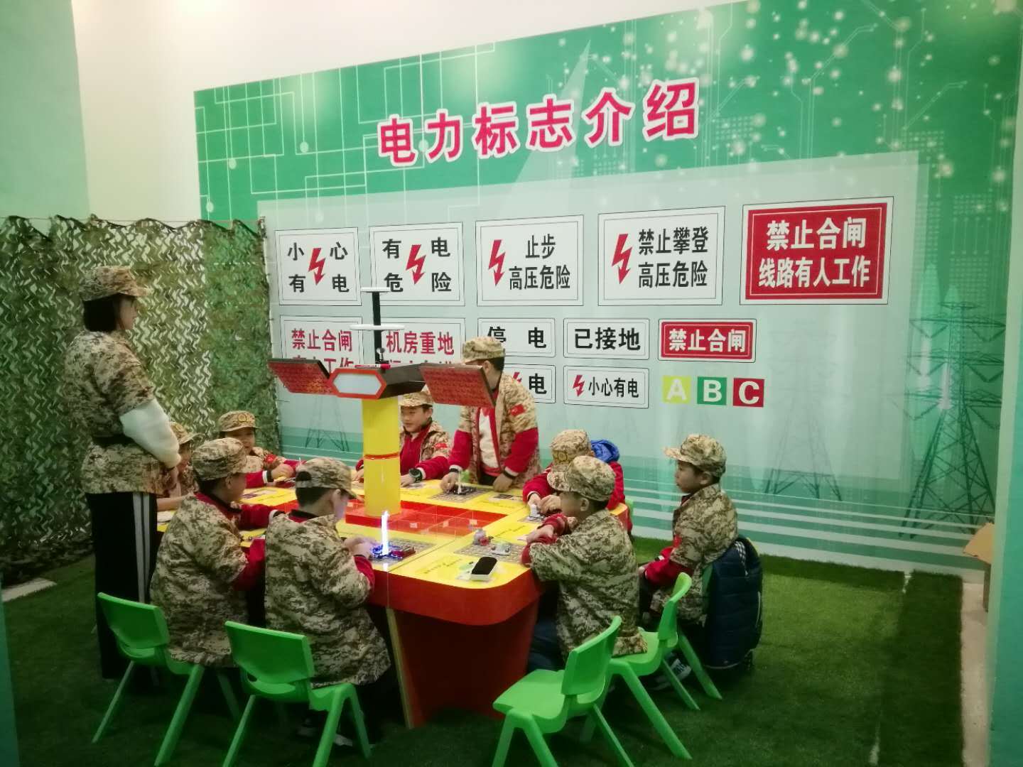 【暑期专属】佛山乐8儿童职业与运动体验馆￥99抢2大2小任玩~卡丁车~攀岩馆~潜艇基地cs野战等30多项目等您来~
