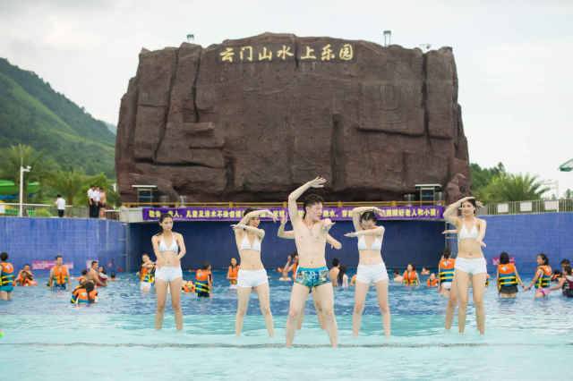 这可是中国 唯一的天然山泉水乐园哟