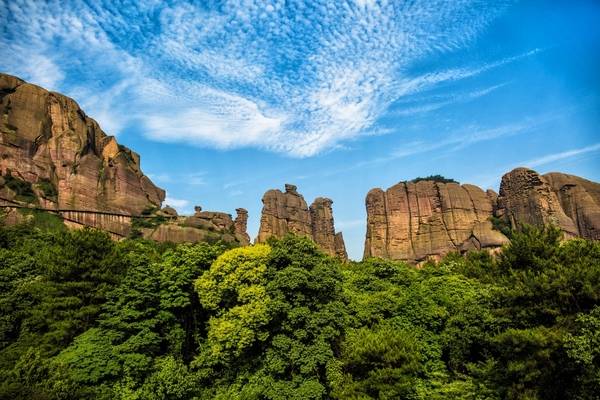 江西的龟峰山,竟然惊艳到了我,它是如此秀丽