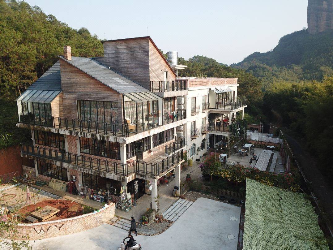 暑假专场【乌有·同金寨】￥238入住乌有同金寨精品房+双人早餐，平日周末不加收，赠送风味早餐和下午茶，独览丹霞秀美风光！