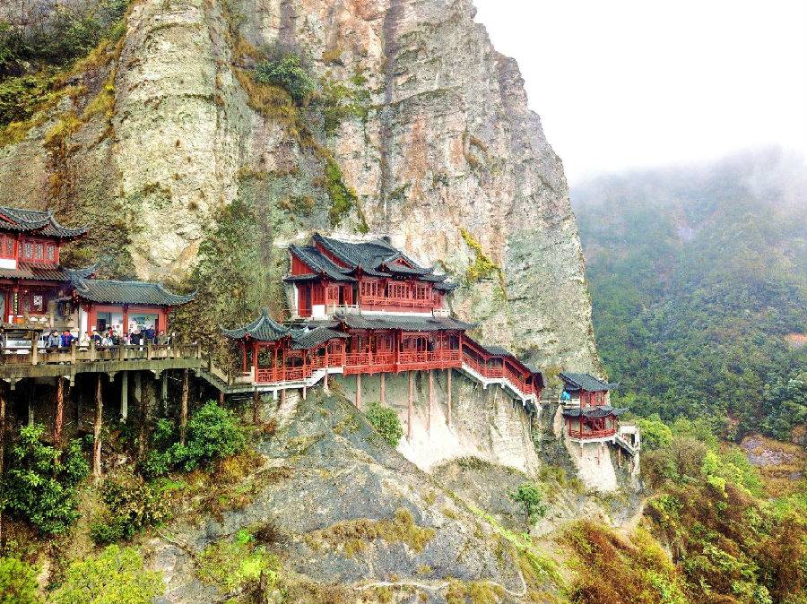 杭州建德大慈岩景区门票(江南悬空寺 登寺俯瞰 远近山川尽收眼底)