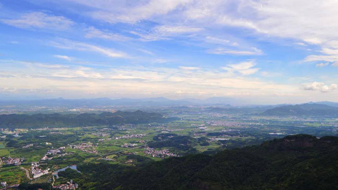 周末中秋不加价【衢州】悦榕庄旗下zui年轻品牌首秀,睡进历史古城中的精品设计酒店!2天1晚仅708元抢悦苑酒店,含园景房+每天双人早餐+双人飞跃丛林单线+超长溜索第四段(或攀岩)2选1)等,有效期至2021年12月30日