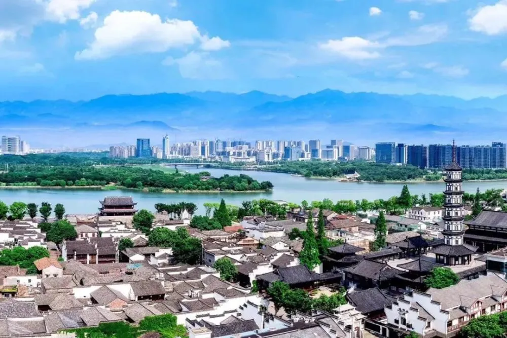 周末中秋不加价【衢州】悦榕庄旗下zui年轻品牌首秀,睡进历史古城中的精品设计酒店!3天2晚仅899元抢悦苑酒店,含园景房2间夜(可1间2晚或2间1晚)+每天双人早餐+免费使用健身房等,有效期至2021年12月30日