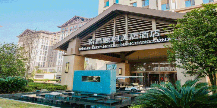 暑期可用！【南昌】2天1晚仅369元抢融创美居酒店(南昌西站店)，含雅居景观房+双人自助早餐+南昌融创乐园或海世界双人门票2选1，有效期至2025年9月30日【未预约，随时退】