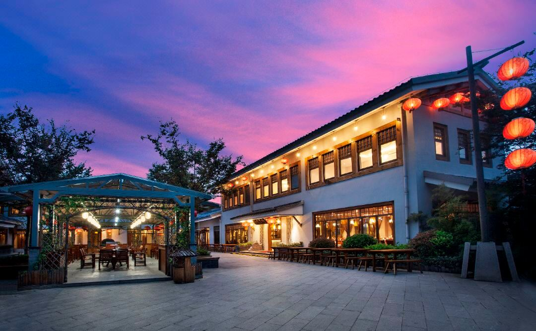 暑期平日及9月周末限量不加价！【溧阳】3天2晚￥699起抢天目湖御水温泉客栈套餐，含素雅房2间夜+双早+双人套餐1份+双人天目湖山水园/南山竹海/天目湖水世界（3选2）等，有效期至2025年9月30日【未预约，随时退】