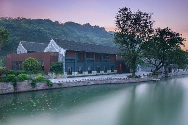 周末不加价！【宁波】2天1晚￥699起抢宁波花间堂·韩岭，含湖光跃层大床房+双人早餐+双人下午茶+香薰蜡片制作，有效期至2025年6月30日【未预约，随时退】