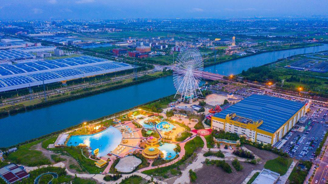 暑期专享不加价！【宁波】2天1晚￥468抢慈溪杭州湾海底温泉酒店，含会议楼高级客房（无窗房）+双早+双人水世界门票+免费泡温泉，有效期为2025年7月1日至8月31日【未预约，随时退】