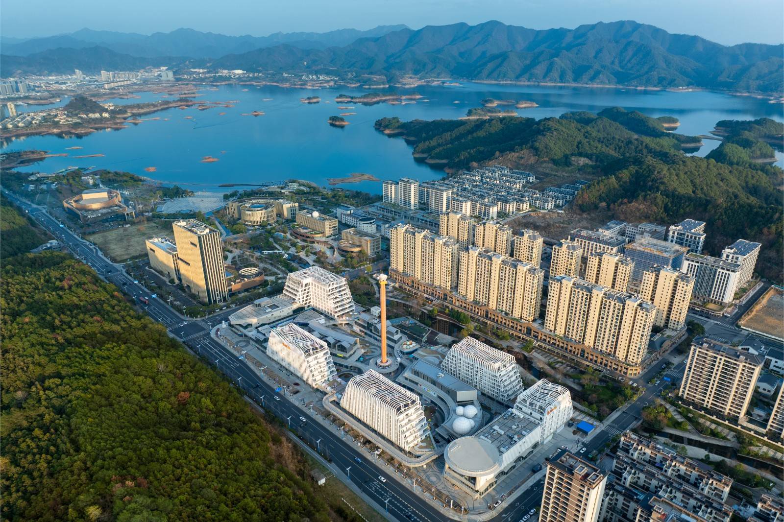 【千岛湖】3天2晚￥599起抢千岛湖璞蔚逸趣度假村，享璞蔚房2间夜+双早+双人阿尔法塔VIP体验券+双人欢乐水世界18项通票1份，有效期至2025年7月10日【未预约，随时退】
