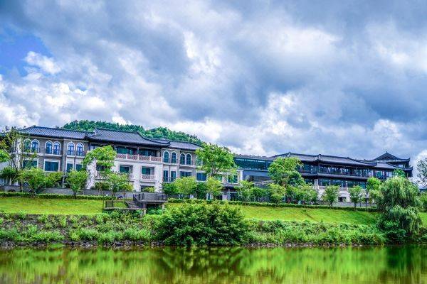 周末暑期不加价，【绍兴】3天2晚￥599抢嵊州绿城玫瑰园嘉兰酒店，含庭院房2间夜+双早，有效期至2025年12月30日【未预约，随时退】