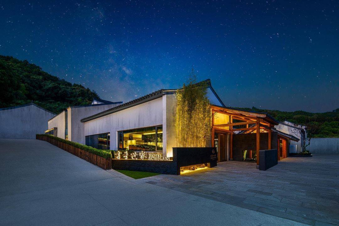 暑期平日不加价！【宁波】3天2晚￥1088起抢宁波东钱湖陶麓书香世家酒店，含雅致山景大床/庭院双床2间夜+双早+双人下午茶一份，有效期至2025年8月31日【未预约，随时退】