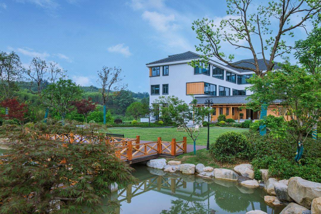 【安吉】3天2晚￥939起抢安吉鄣源福郡·亲子溯溪泳池度假美宿（龙王山漂流店），含住宿2间夜+双早+免费棋牌室使用 ，有效期至2025年9月30日【未预约，随时退】