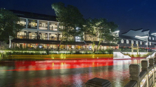 暑期平日及9月不加价！【南京】2天1晚￥598抢南京夜泊秦淮君亭酒店金陵书画院/秦淮书舍两店通兑套餐，含住宿1间夜+双人早餐+首轮迷你吧免费等，有效期至2025年9月29日【未预约，随时退】