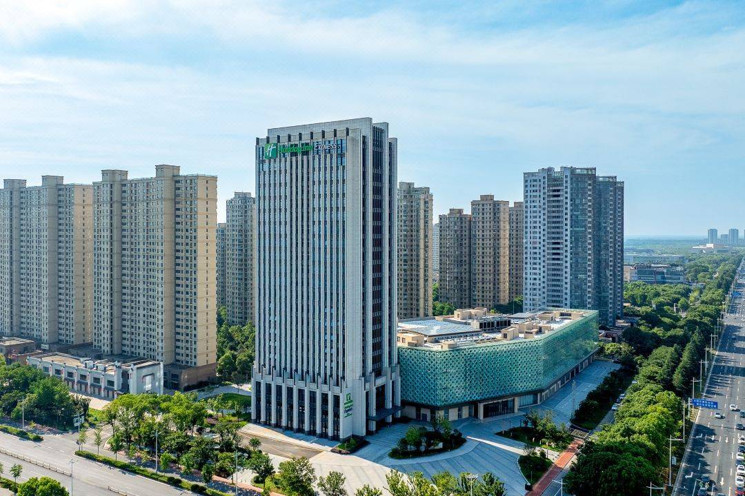 周末暑期国庆不加价！【南通】3天2晚￥499抢海门中心智选假日酒店，含高级房2间夜+双早，有效期至2025年12月31日【未预约，随时退】