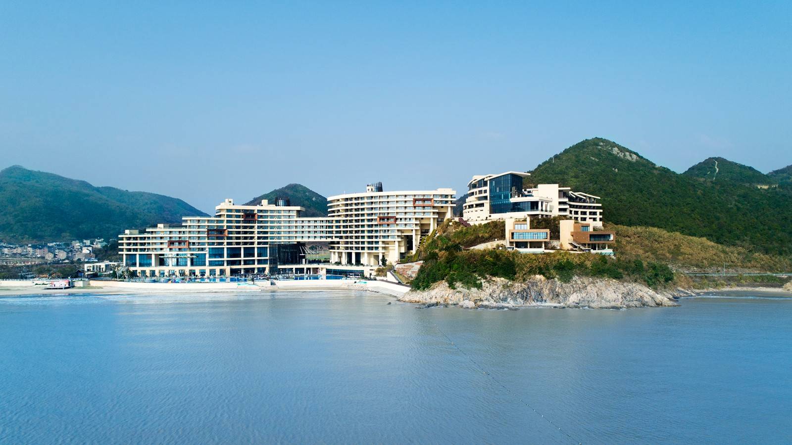 919大促！【宁波】2天1晚￥599起抢宁波象山海景皇冠假日酒店，含高级山景房+2大2小早餐+旅拍+亲子体验项目，有效期为2025年8月26日至2026年4月29日【未预约，随时退】