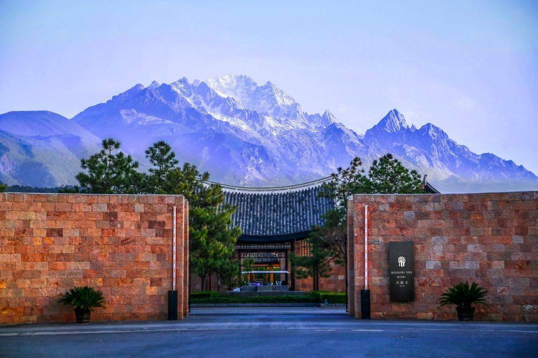 周末不加价！【丽江】毗邻束河古镇，远眺玉龙雪山！3天2晚¥3999起抢丽江悦榕庄，含按摩池别墅（大床/双床）1间2晚+免费赠送仁安悦榕庄藏式牧舍1晚+旅拍服务1次等，使用日期为2025年9月1日至11月30日【未预约，随时退】