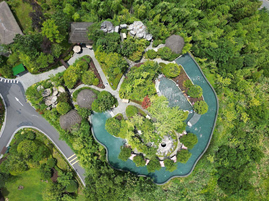 周末不加价！【杭州】3天2晚￥1699起抢杭州临安星泉谷度假村，含山景温泉套房2晚+双早+双晚+一份双人下午茶+山景冷/温泉&网红百米无边泳池，有效期至2025年10月31日【未预约，随时退】
