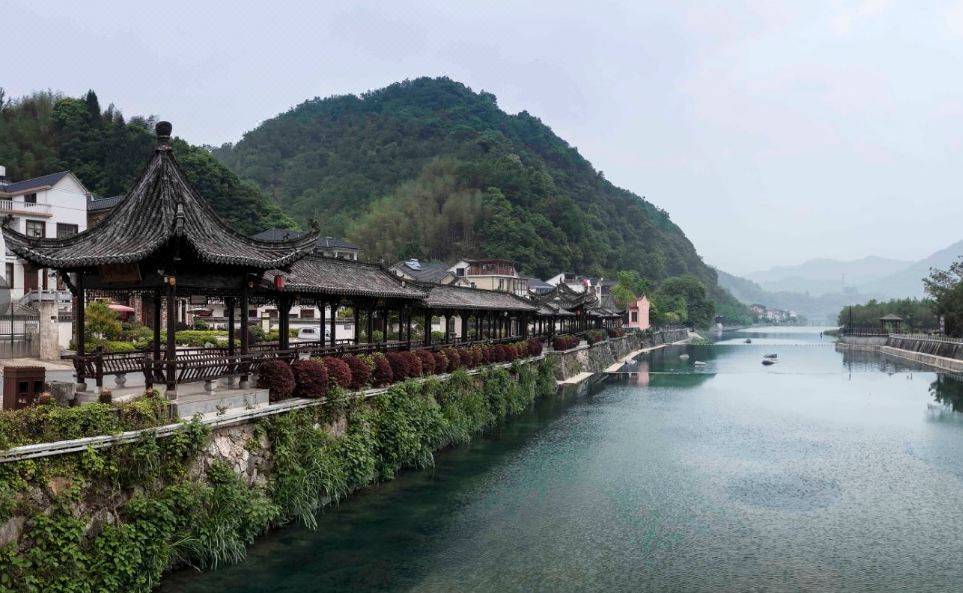 周末不加价！【杭州】2天1晚￥999起抢杭州临安星泉谷度假村，含特色山景温泉套房+双早+双晚+双人山景冷/温泉&网红百米无边泳池，有效期至2025年10月31日【未预约，随时退】