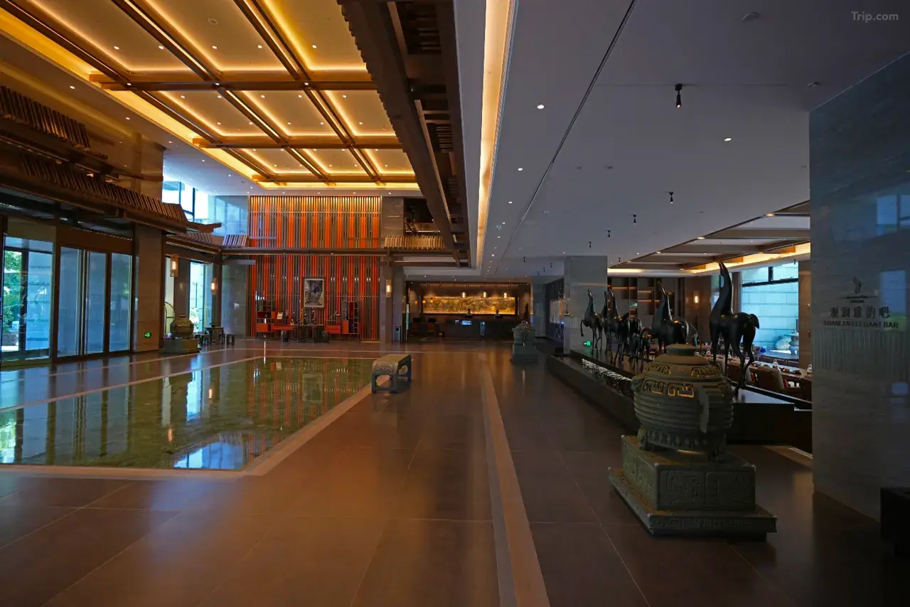 双十一开业大促，周末元旦不加价！【千岛湖】2天1晚￥599起抢千岛湖燕山君澜度假酒店，含豪华园景双床房+双早+汉服旅拍1份+4000方水乐汇项目体验体验券+60个游戏币，有效期至2026年3月31日【未预约，随时退】