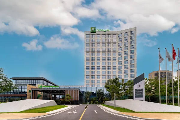 双十一宠粉大促，周末元旦春节不加价！【无锡】3天2晚￥699起抢无锡太湖新城假日酒店，含高级房+双早+免费健身房等，有效期至2026年3月31日【未预约，随时退】