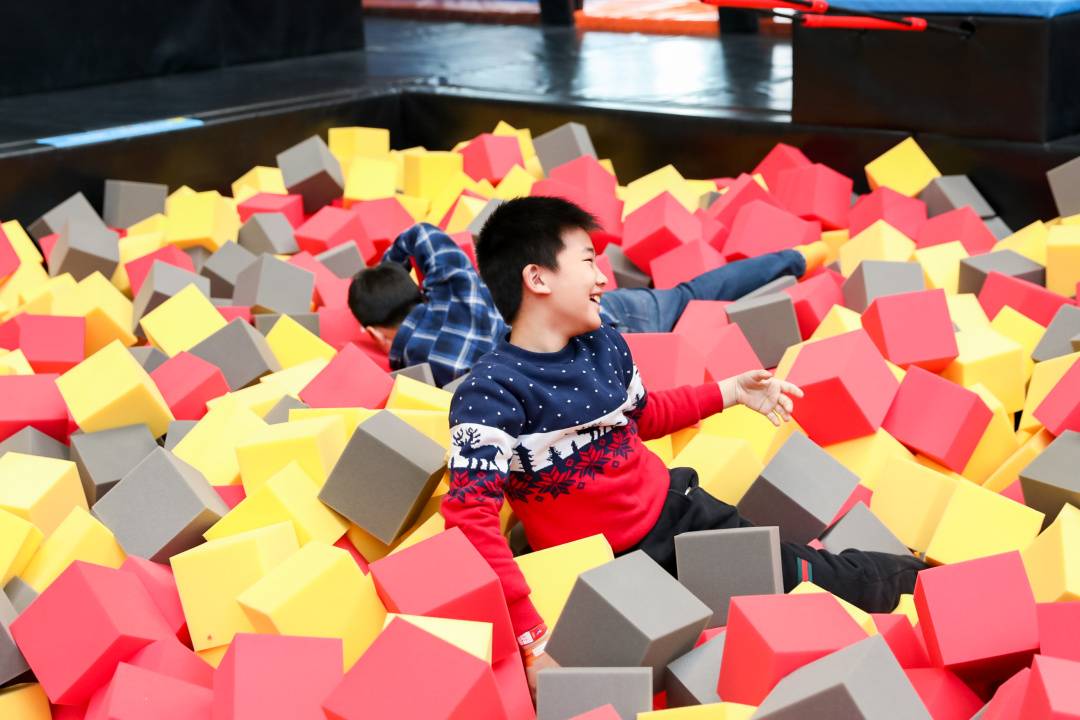 【广州花都】暑期专场!199元抢融创体育世界1大1小亲子四项票(功夫学堂+蹦翻天+欢乐碰碰+超越极限)带孩子嗨翻整个假期~