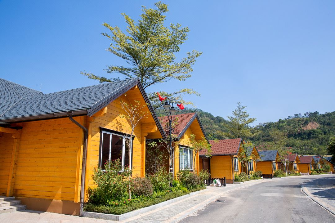 【河源·源城·木屋别墅】平日不加收！异域风情，依山而建的木屋小镇！399元抢河源巴伐利亚云湖木屋：小院别墅2房1厅+免费厨房+巴伐利亚庄园+福源寺+德国风情小镇，享受美好惬意时光~（售至25.12.31）