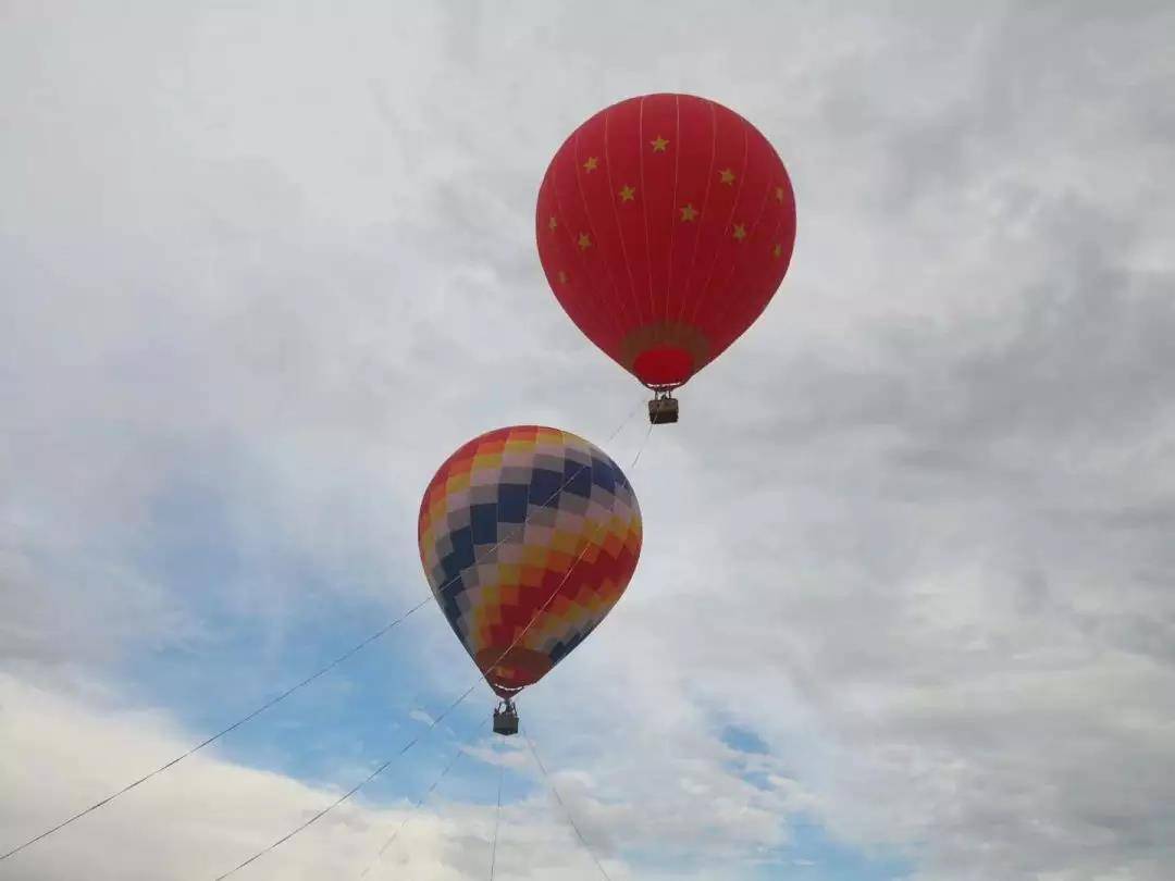 【清远】震撼来袭2哇塞！带你嗖嗖飞上天！！不用上千，英西峰林浪漫热气球飞天，仅需168元~你敢不敢挑战？！