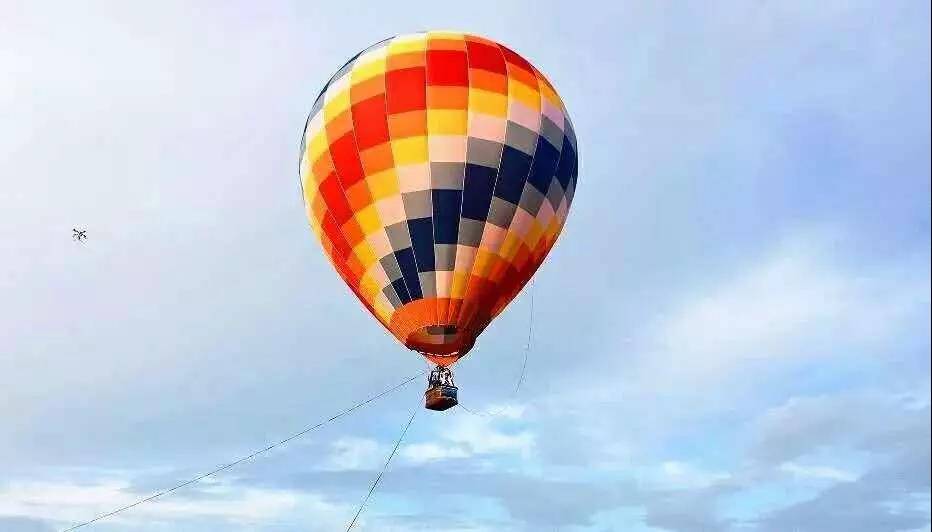 【清远】震撼来袭2哇塞！带你嗖嗖飞上天！！不用上千，英西峰林浪漫热气球飞天，仅需168元~你敢不敢挑战？！