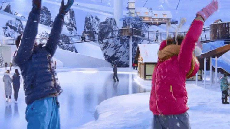【羊城白雪，活力尝鲜】广州融创雪世界仅需180元玩转华南室内滑雪场~娱雪区2h，5大冰雪游乐项目飞跃冰川、探险步道等+七彩冰世界