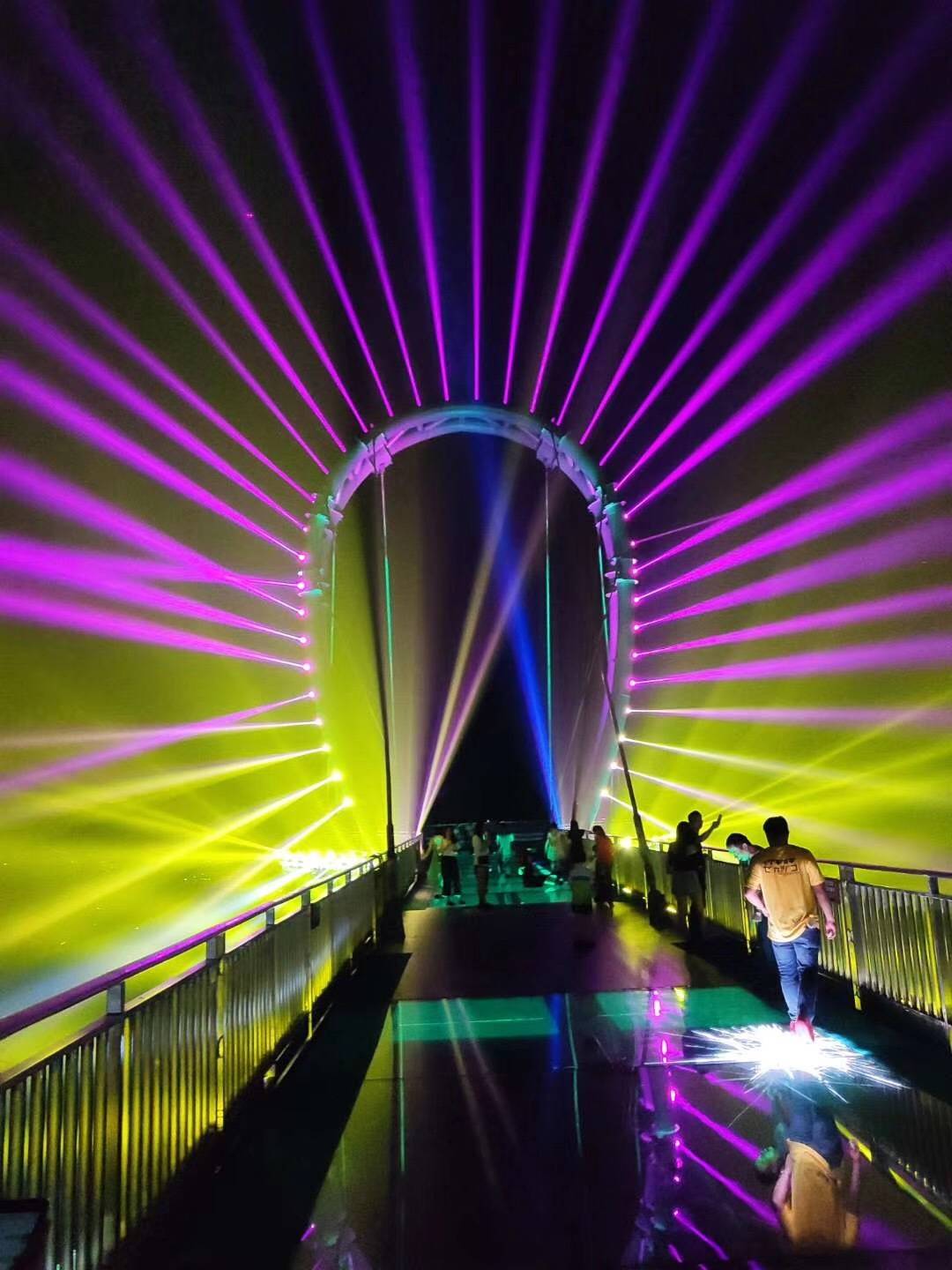 世界级天空悬廊,挑战8项世界记录,步步惊心玻璃桥!2大