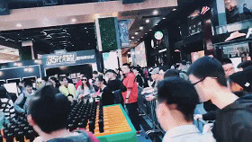 【广州·天河】广州商场被挤爆，就为见偶像一面！35代假面骑士大集结，粉丝失声尖叫，率先登陆东方宝泰，68元/人周边疯抢而空！