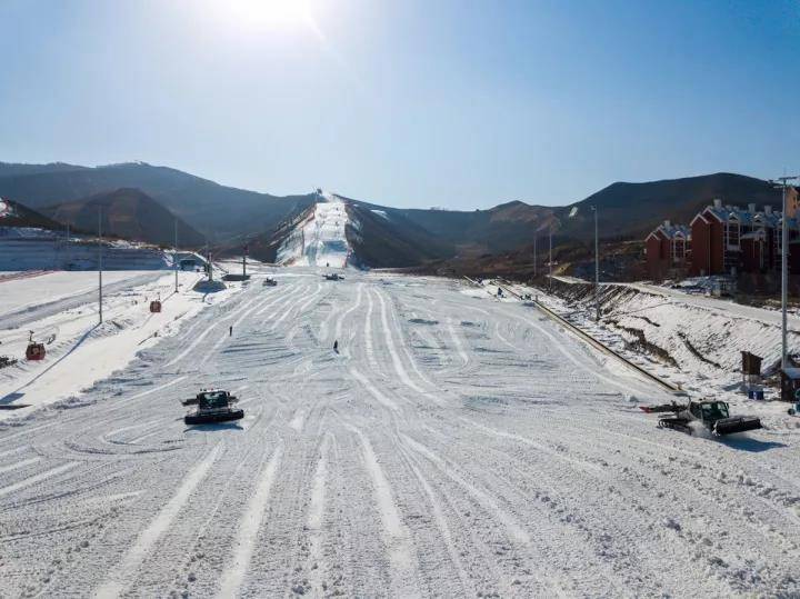【富龙滑雪场】明日富龙滑雪场即将惊艳亮相,无人机带你率先畅滑富龙
