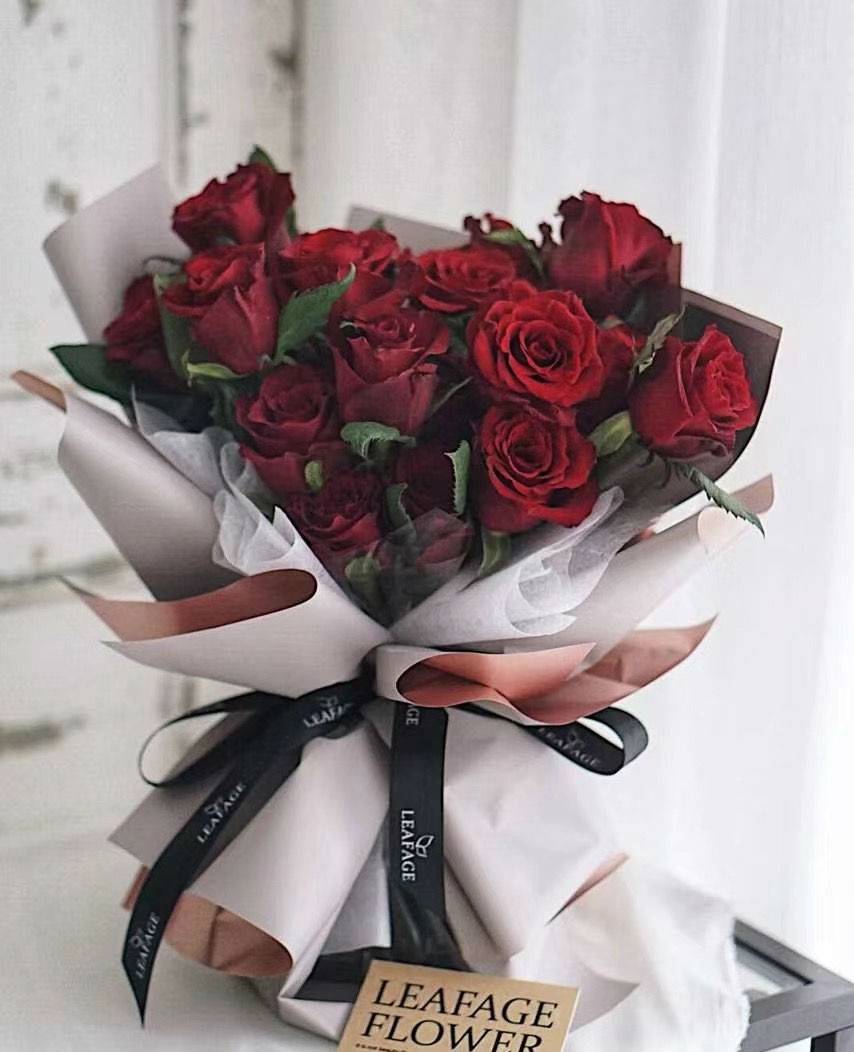 "玫瑰,玫瑰,我爱你……" 从很久很久以前开始 玫瑰就成为了爱情的鲜花