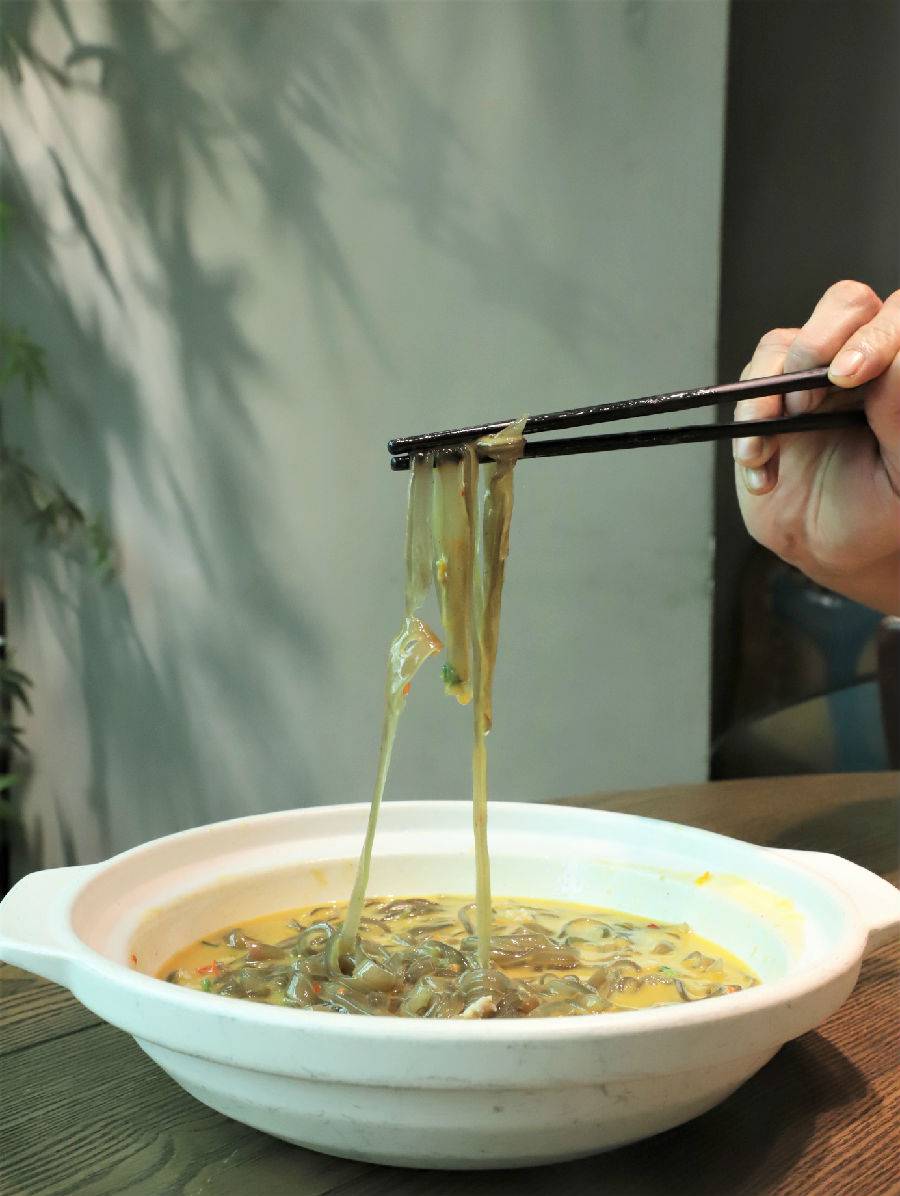【宝安/龙岗3店通用·美食】限200份!售完即涨!19.9元=5道特色湖湘硬菜!19.9元抢303元『田趣园』五福临门菜品券1张:含砂钵牛蛙1份+姜辣凤爪1份+蒜蓉跳舞虾1份+辣椒炒宁乡花猪肉1份+酸菜鱼片1份;全国湘菜连锁品牌!真正的田园餐厅!品5颗星田园菜~