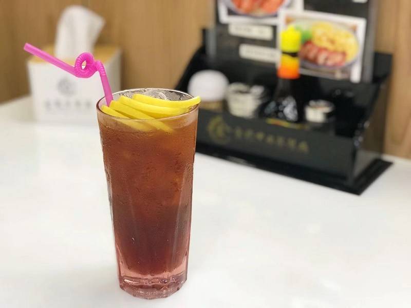 58d97701d24b5af754fd1158bb2bbf3.jpg 【福田福民·美食】春节通用!『金龙茶餐厅』双套餐!29.9元抢100元下午茶双人套餐:特色小吃拼盘+冰火菠萝油+超爽冻柠茶+招牌冻奶茶;69.9元抢160元正餐双人套餐:主食5选2(怀旧四宝饭/咖喱鸡扒饭/滑蛋牛肉炒河粉/怀旧滑蛋三宝饭/天生一对鸳鸯米)+郊外油菜+小食2选1(漏奶华/鸡翼尖)+饮品3选2(网红Bearbear冻奶茶/小熊冻柠茶/罗宋汤);打卡老字号港式茶餐厅!