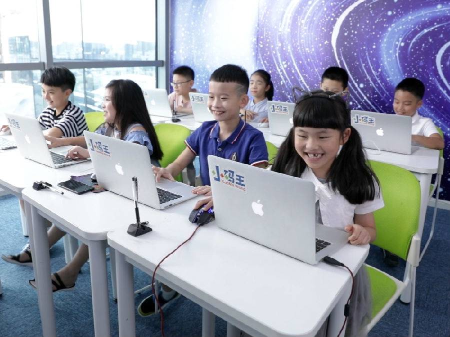 e09dcda6cd52484522c4a8197cd4e31d434226.jpg 【深圳8校通用·亲子】少儿编程领域的领军者重磅出击~9.9元抢598元『小码王』精品少儿编程课:2节线下VIP课程(共计90分钟)+4节录播课,Scratch/Python/C++/App Inventor(4选1)+赠送一个玩具礼品!让孩子赢在起跑线!(覆盖宝安区/福田区/龙岗区/龙华区/罗湖区/南山区)