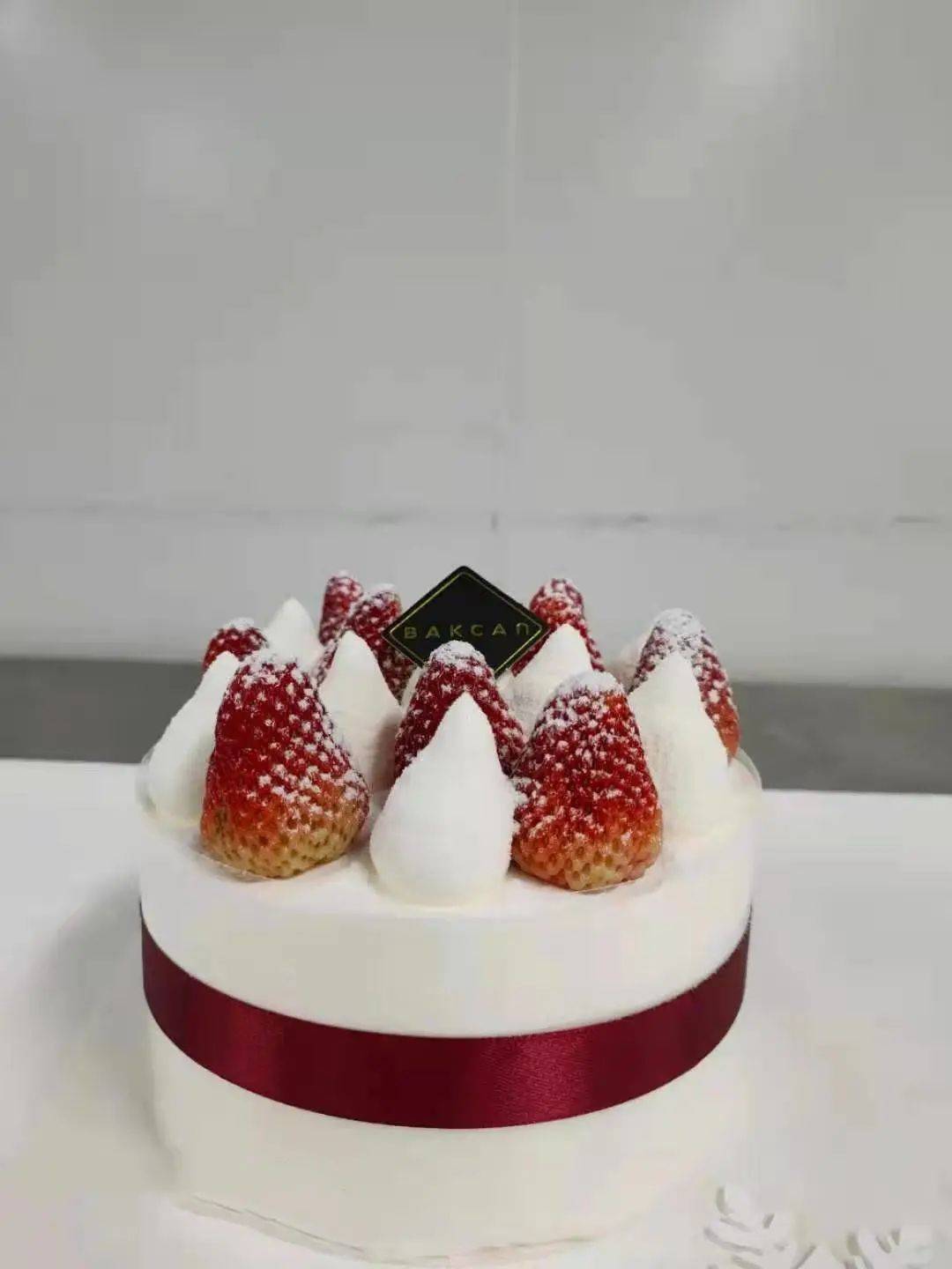 【11店通用·BAKCAN焙壳】仅19.9抢小四寸草莓奶油蛋糕+波霸奶茶