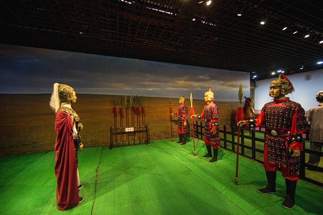 近百余尊栩栩如生的名人蜡像