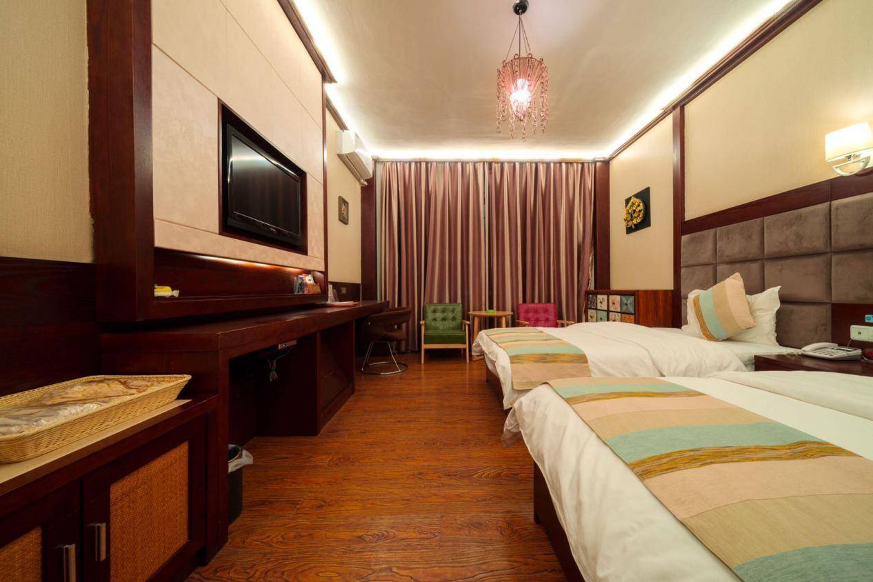 【安宁云涛温泉花园酒店】299元起抢蜂抢双人豪华套餐~度假胜地！森林温泉+住宿+私家泡池等，周末不加