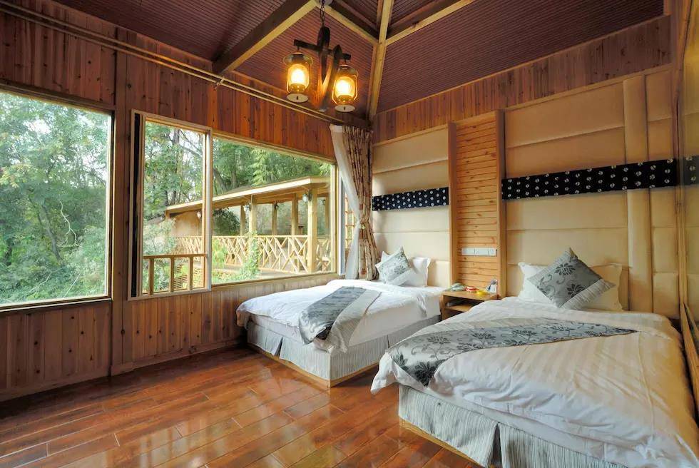 【安宁云涛温泉花园酒店】299元起抢蜂抢双人豪华套餐~度假胜地！森林温泉+住宿+私家泡池等，周末不加