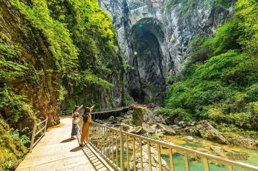 9元抢购广东阳山峡天下风景区,极限运动挑战基地,灵鹫宫溶洞,断魂崖