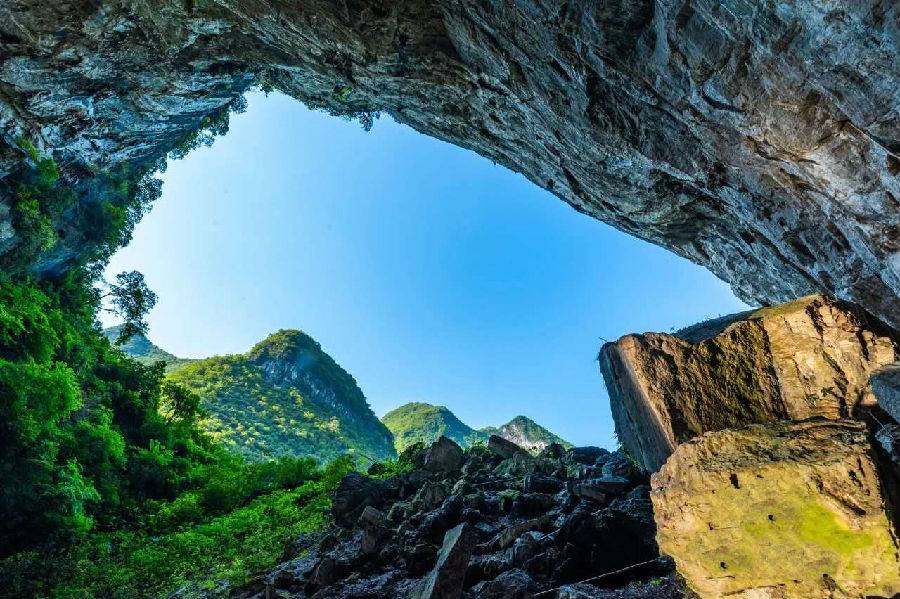 9元抢购广东阳山峡天下风景区,极限运动挑战基地,灵鹫宫溶洞,断魂崖