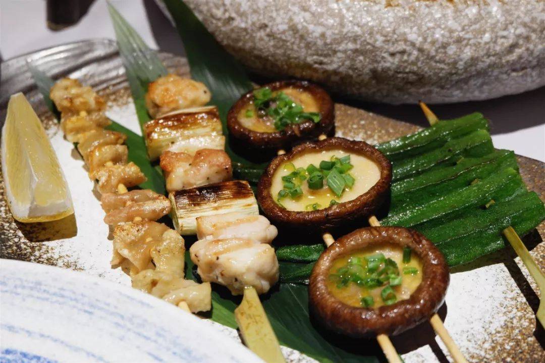 饕餮盛宴！享受精致的日式料理~118元抢原价467元的抱腹-日式相扑火锅3-4人餐！美人胶原蛋白锅+寿司+刺身等~一口鲜到东京！