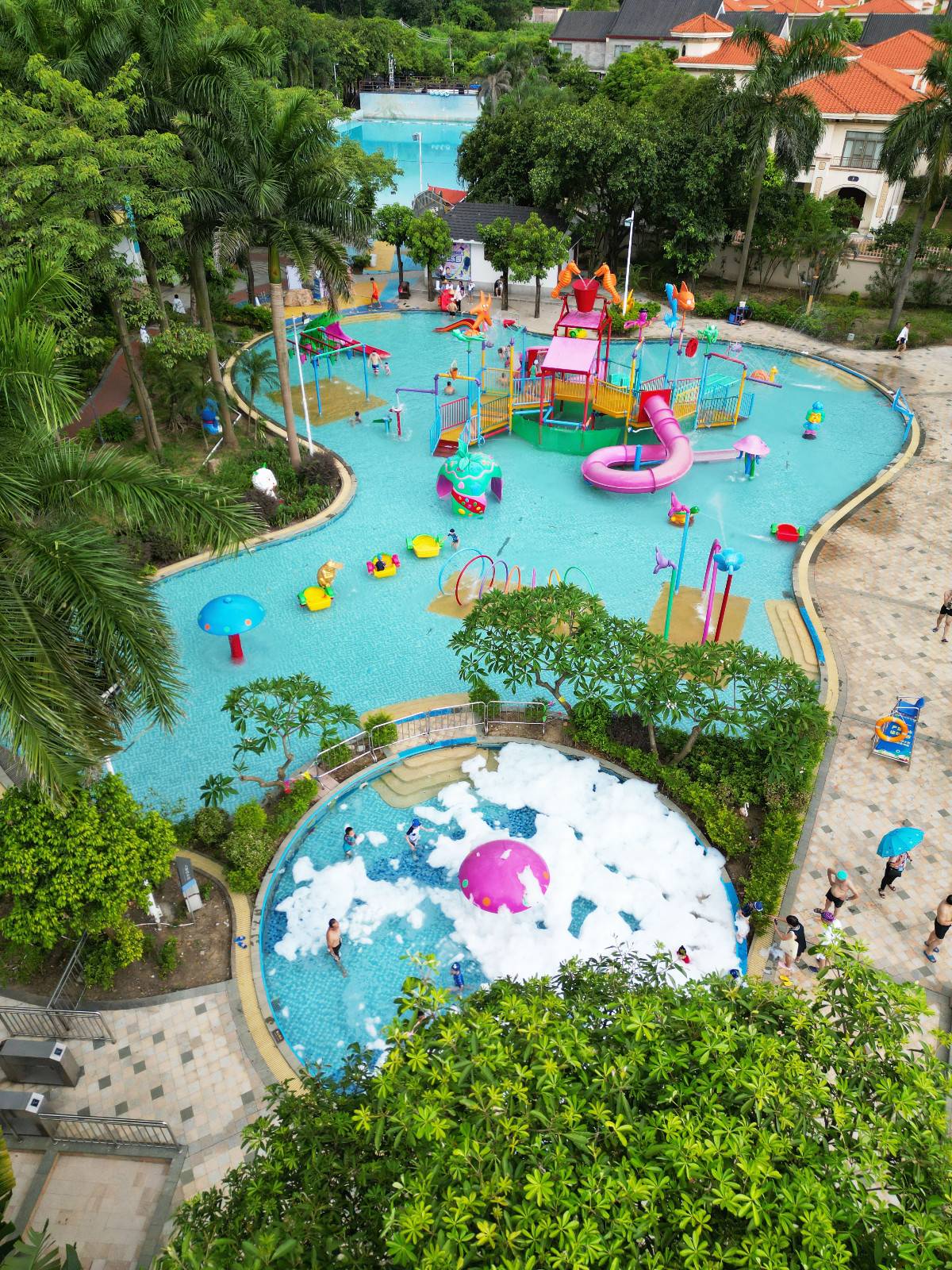 【暑期大放“价”】一口价299住三水温泉度假村花园双床房，含2大1小自助早餐，浸无限次氡温泉，畅玩夏日区动感造浪池、国标泳池、儿童水乐园！泡汤、玩水、拍照、享美食！奔赴水世界，承包整个夏天~（售至26.9.30）