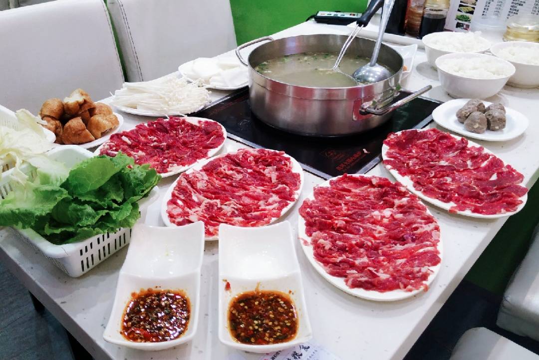 【广州·花城汇 | 黑山牛肉汤】79元抢鲜切牛肉火锅3人餐,6年品质黄牛肉!