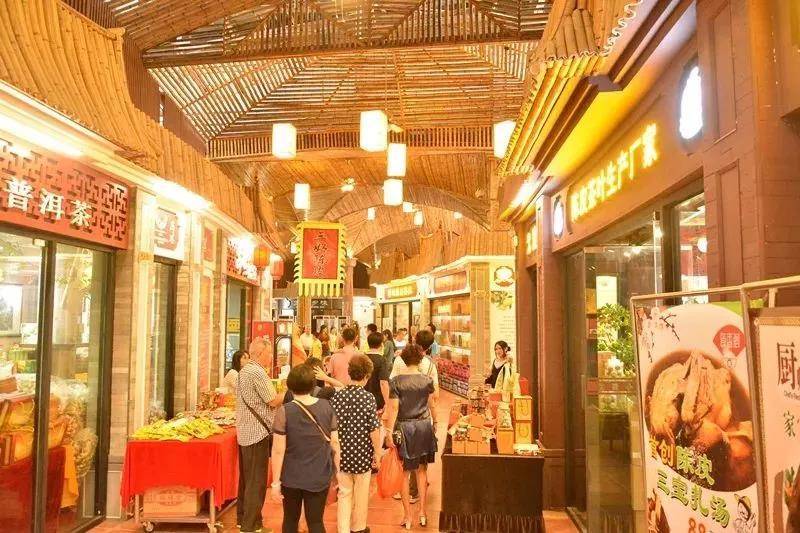 【暑期专场】449抢江海碧桂园凤凰酒店套餐，入住豪华高级客房，尝两大一小五彩早餐，陈皮村两天一夜游，限量300套！售完即止！