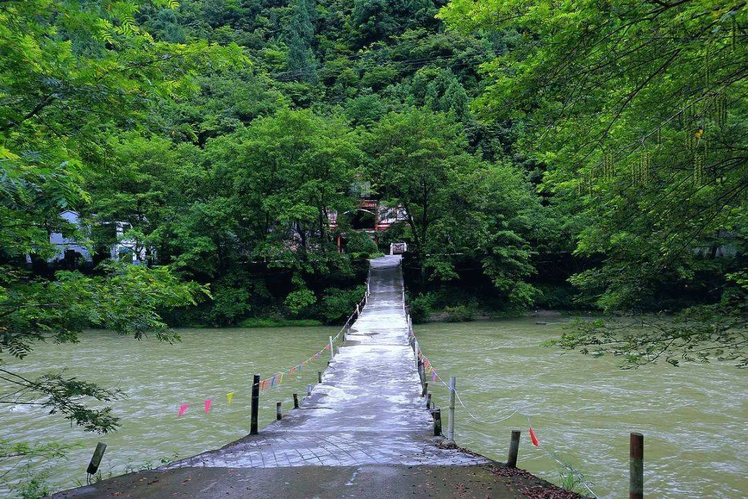 【杭州】漂流季来了！49.9元抢杭州富阳龙门山漂流+赠送龙门古镇单人票...烧烤天来一场“解暑之战”！